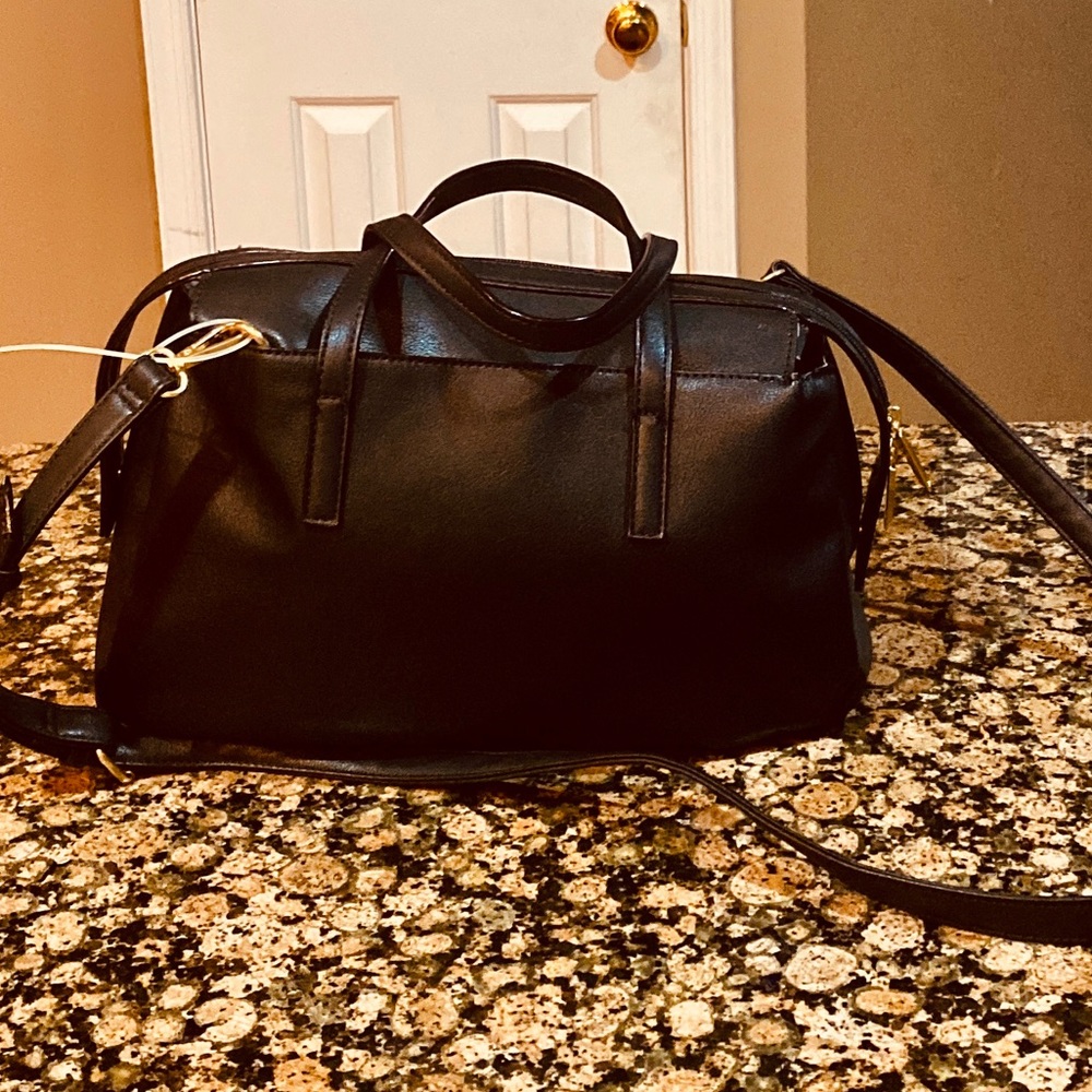 Kenneth Cole Reaction Gorgeous & Classy hand bag. - Picture 7 of 16
